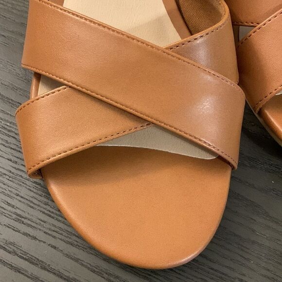 Fioni Size 10 tan wedge sandals with ankle strap NWOT - Picture 10 of 11